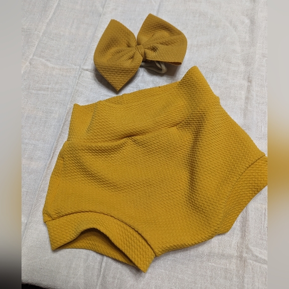 Bummies & bow - Picture 1 of 1